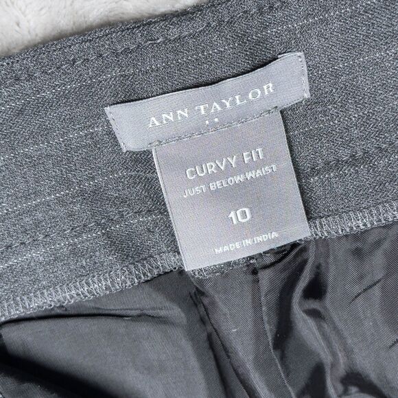 Express Editor Gray Pinstripe Straight Leg Pants Curvy Fit Womens Size 10 - Picture 4 of 15